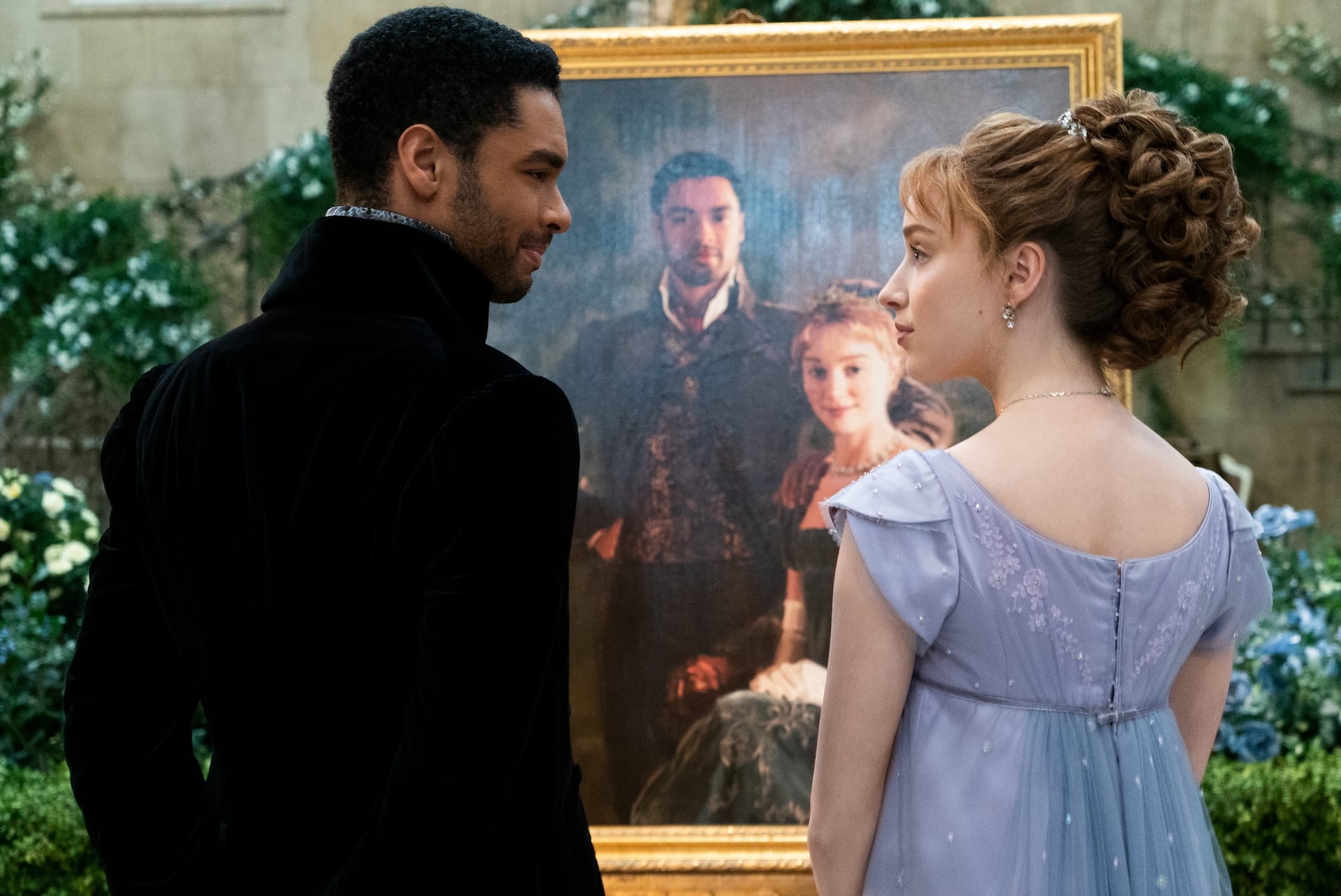 Rege-Jean Page and Phoebe Dynevor in "Bridgerton" Season 1